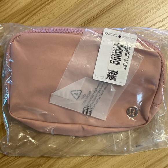 Lululemon Everywhere Belt Bag Pink Pastel 1L - Picture 5 of 7